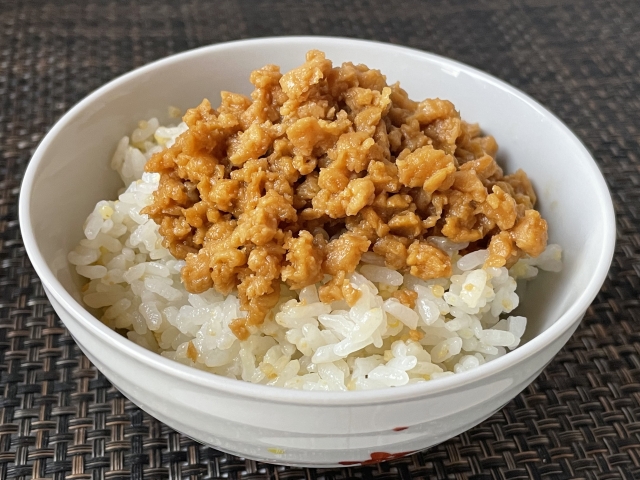 ZIP　肉みそ丼